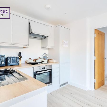 Modern Serviced Apartments For Contractors & Families With Free Parking, Wifi & Netflix By Redwood Stays Basingstoke Exterior photo