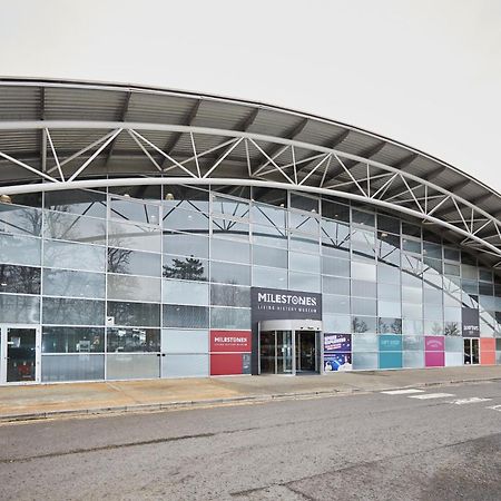 Modern Serviced Apartments For Contractors & Families With Free Parking, Wifi & Netflix By Redwood Stays Basingstoke Exterior photo