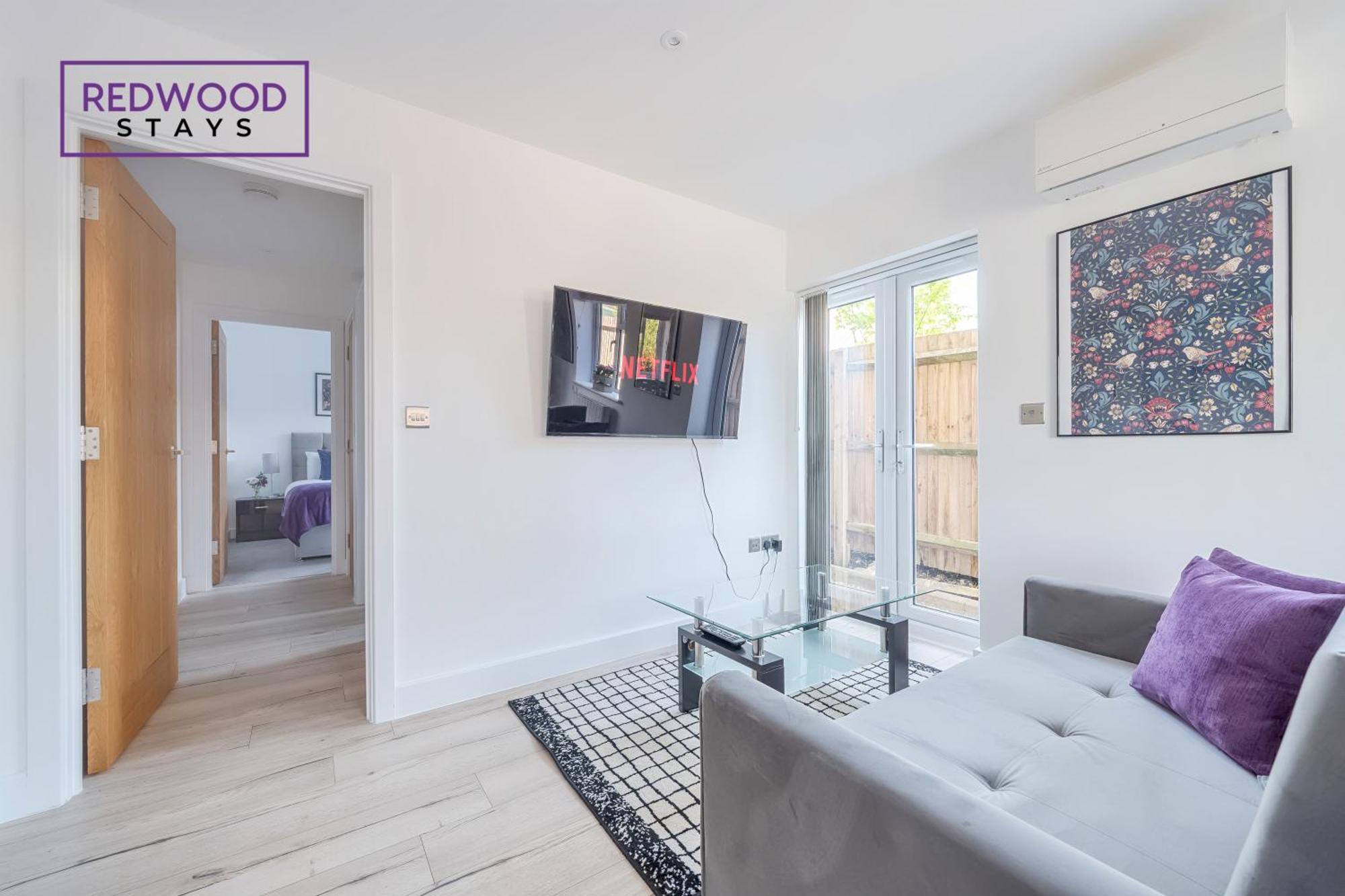 Modern Serviced Apartments For Contractors & Families With Free Parking, Wifi & Netflix By Redwood Stays Basingstoke Exterior photo