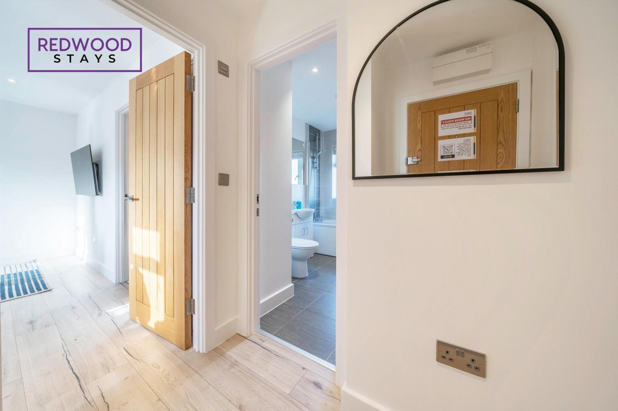 Modern Serviced Apartments For Contractors & Families With Free Parking, Wifi & Netflix By Redwood Stays Basingstoke Exterior photo