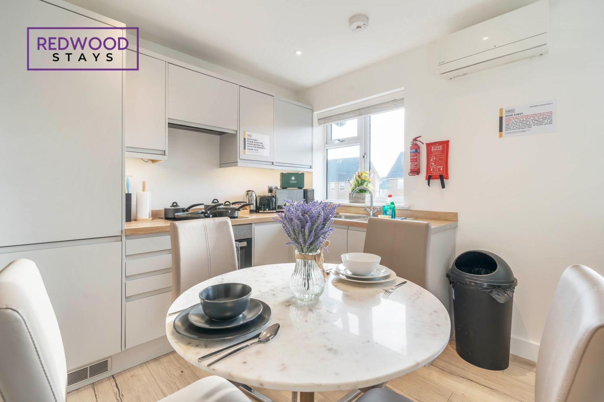 Modern Serviced Apartments For Contractors & Families With Free Parking, Wifi & Netflix By Redwood Stays Basingstoke Exterior photo