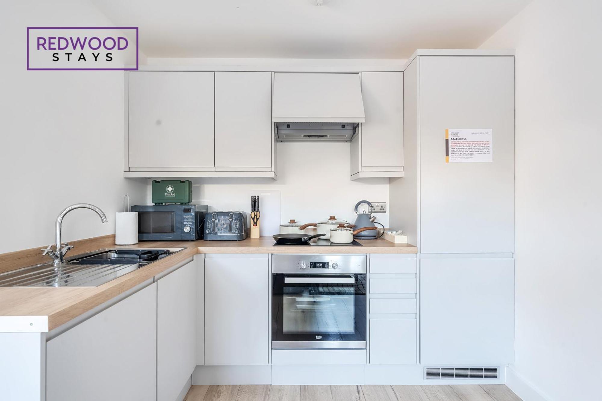 Modern Serviced Apartments For Contractors & Families With Free Parking, Wifi & Netflix By Redwood Stays Basingstoke Exterior photo