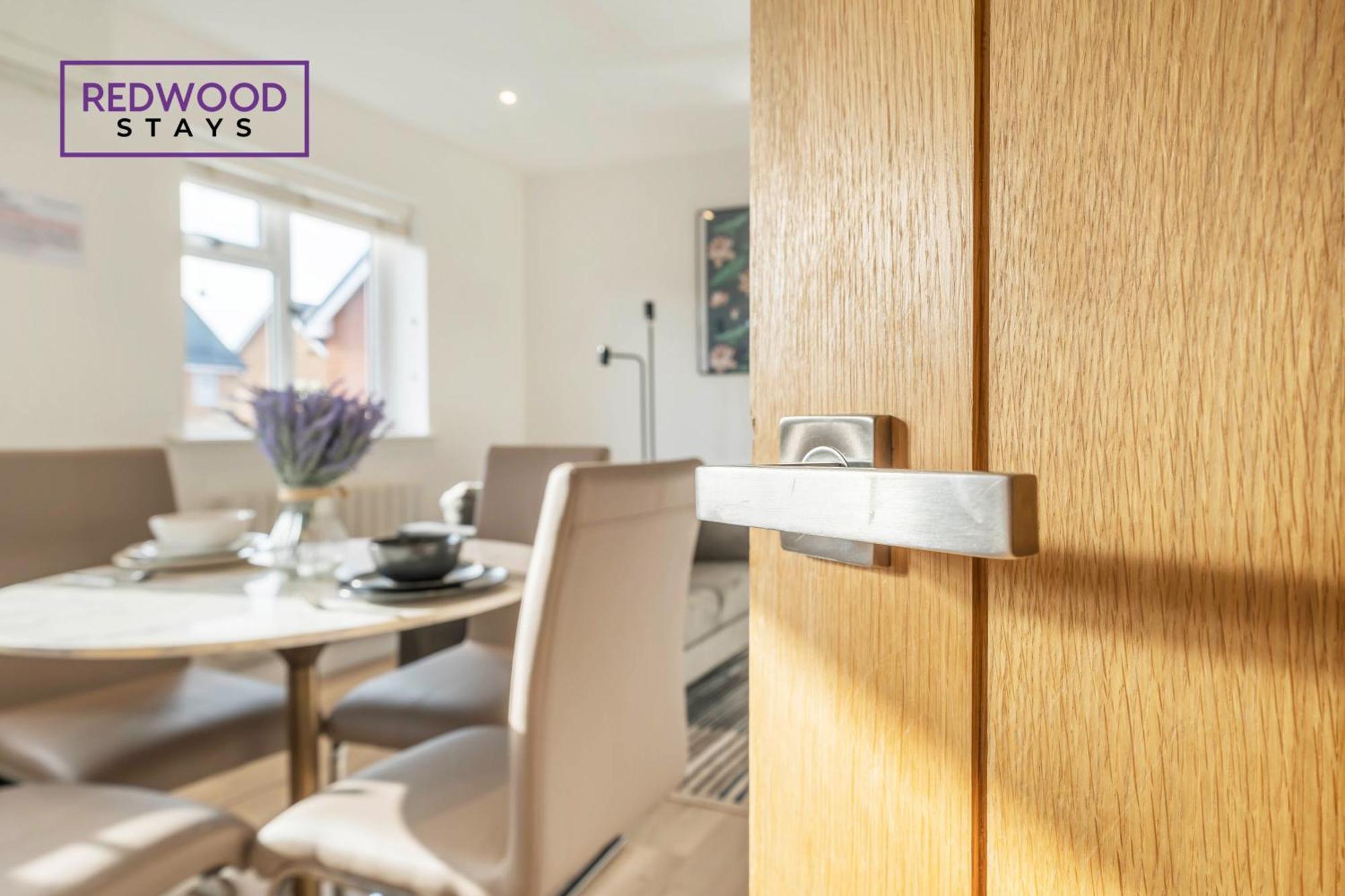 Modern Serviced Apartments For Contractors & Families With Free Parking, Wifi & Netflix By Redwood Stays Basingstoke Exterior photo