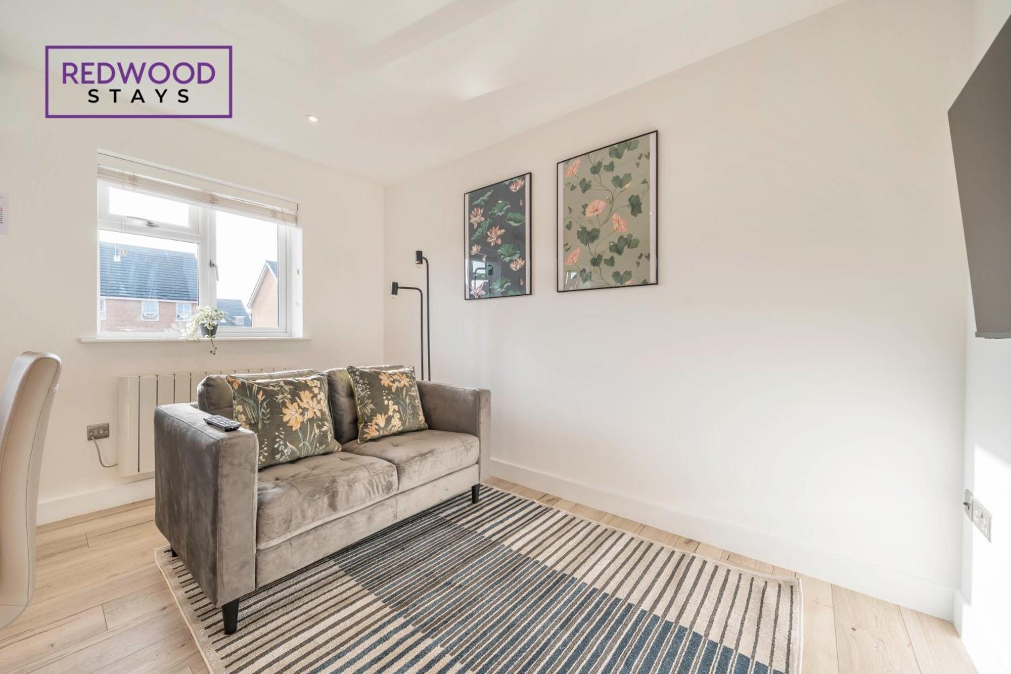 Modern Serviced Apartments For Contractors & Families With Free Parking, Wifi & Netflix By Redwood Stays Basingstoke Exterior photo