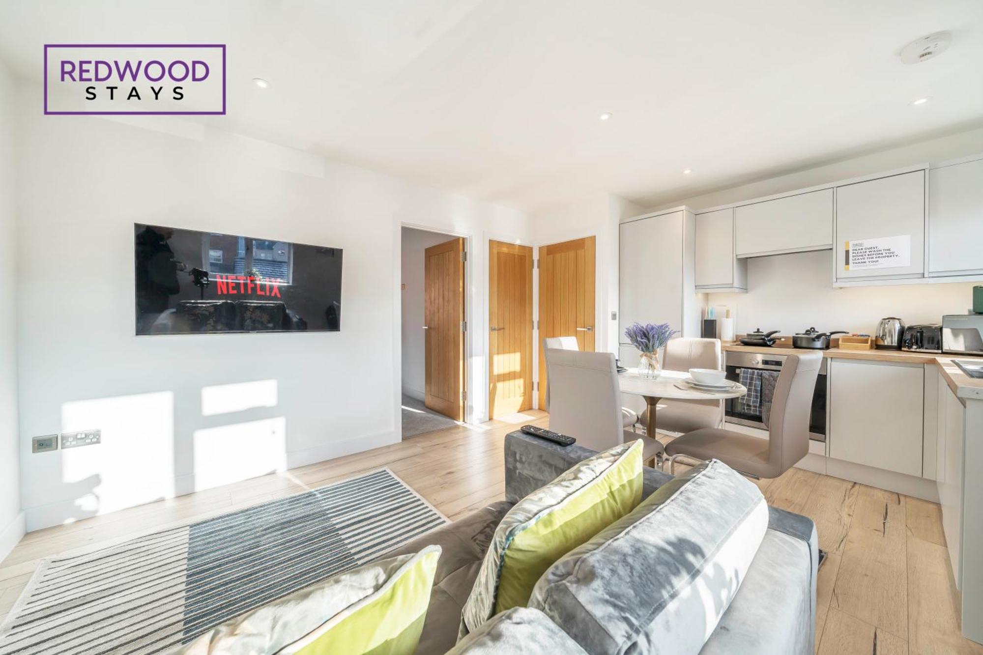 Modern Serviced Apartments For Contractors & Families With Free Parking, Wifi & Netflix By Redwood Stays Basingstoke Exterior photo