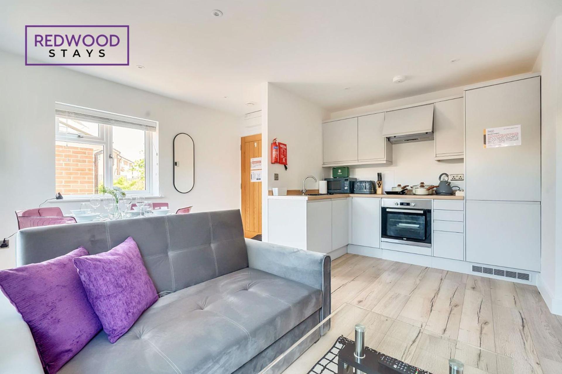 Modern Serviced Apartments For Contractors & Families With Free Parking, Wifi & Netflix By Redwood Stays Basingstoke Exterior photo