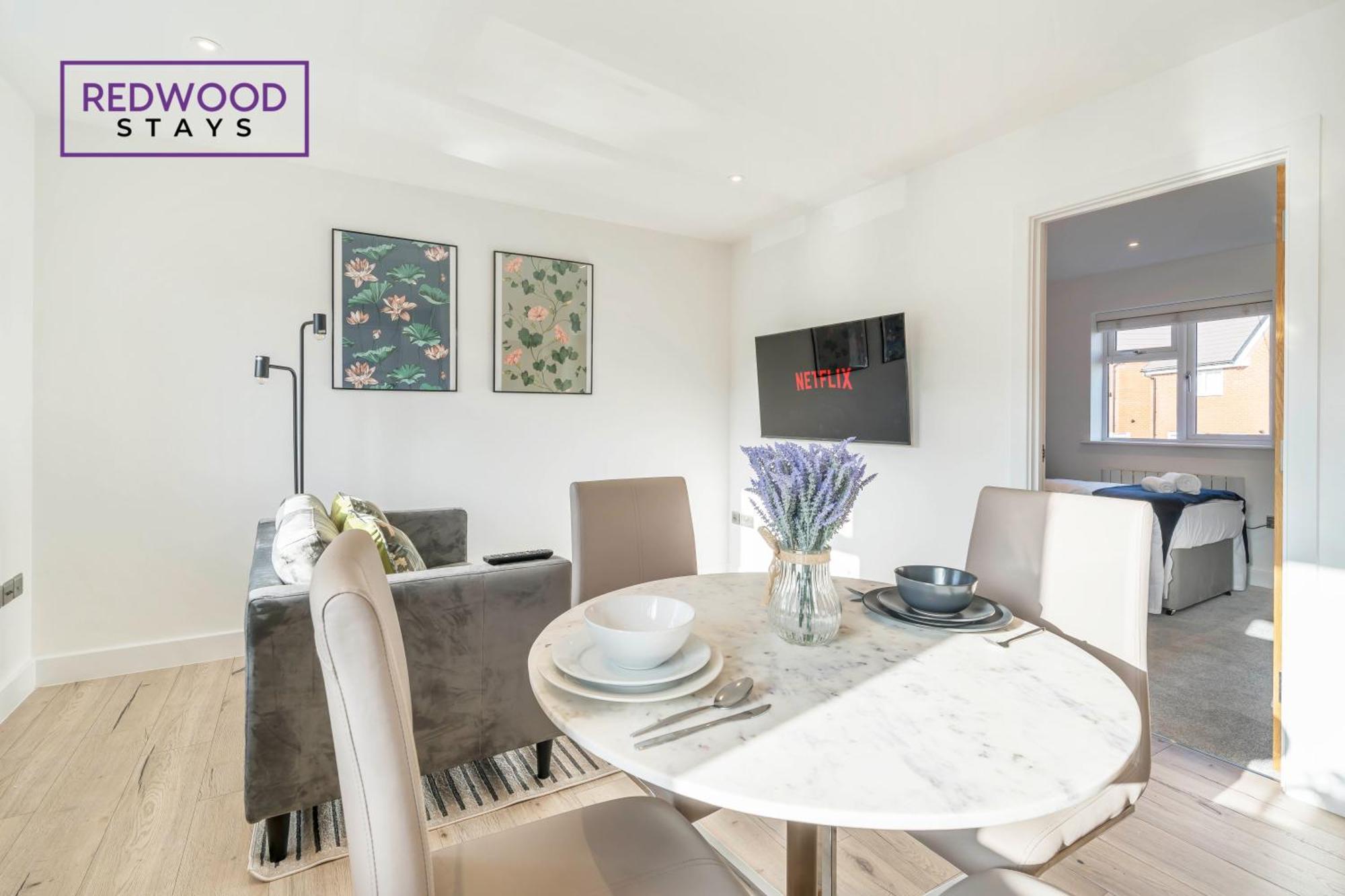Modern Serviced Apartments For Contractors & Families With Free Parking, Wifi & Netflix By Redwood Stays Basingstoke Exterior photo