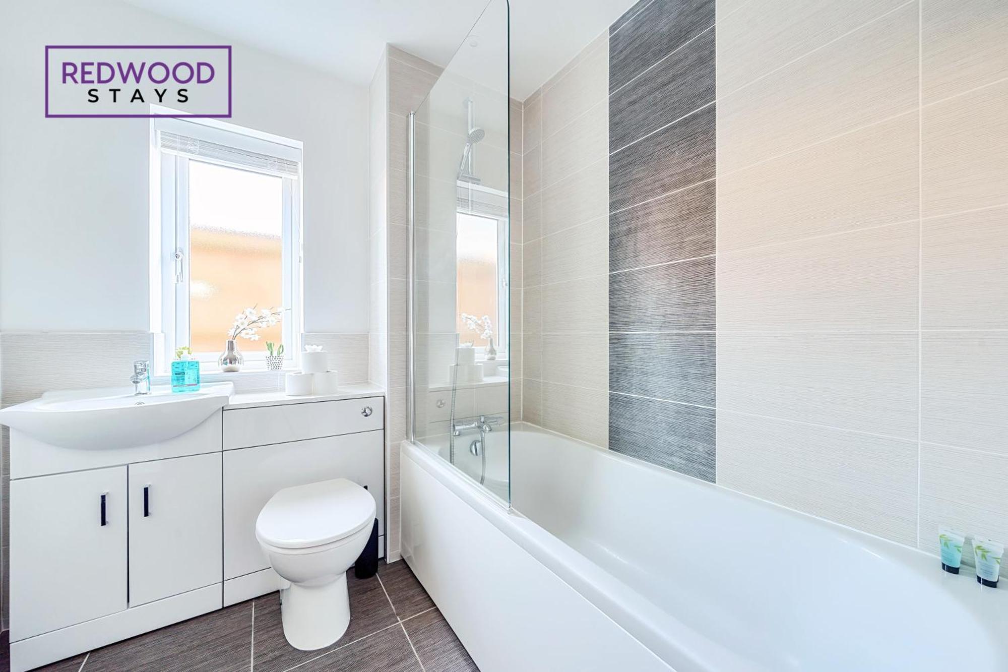 Modern Serviced Apartments For Contractors & Families With Free Parking, Wifi & Netflix By Redwood Stays Basingstoke Exterior photo
