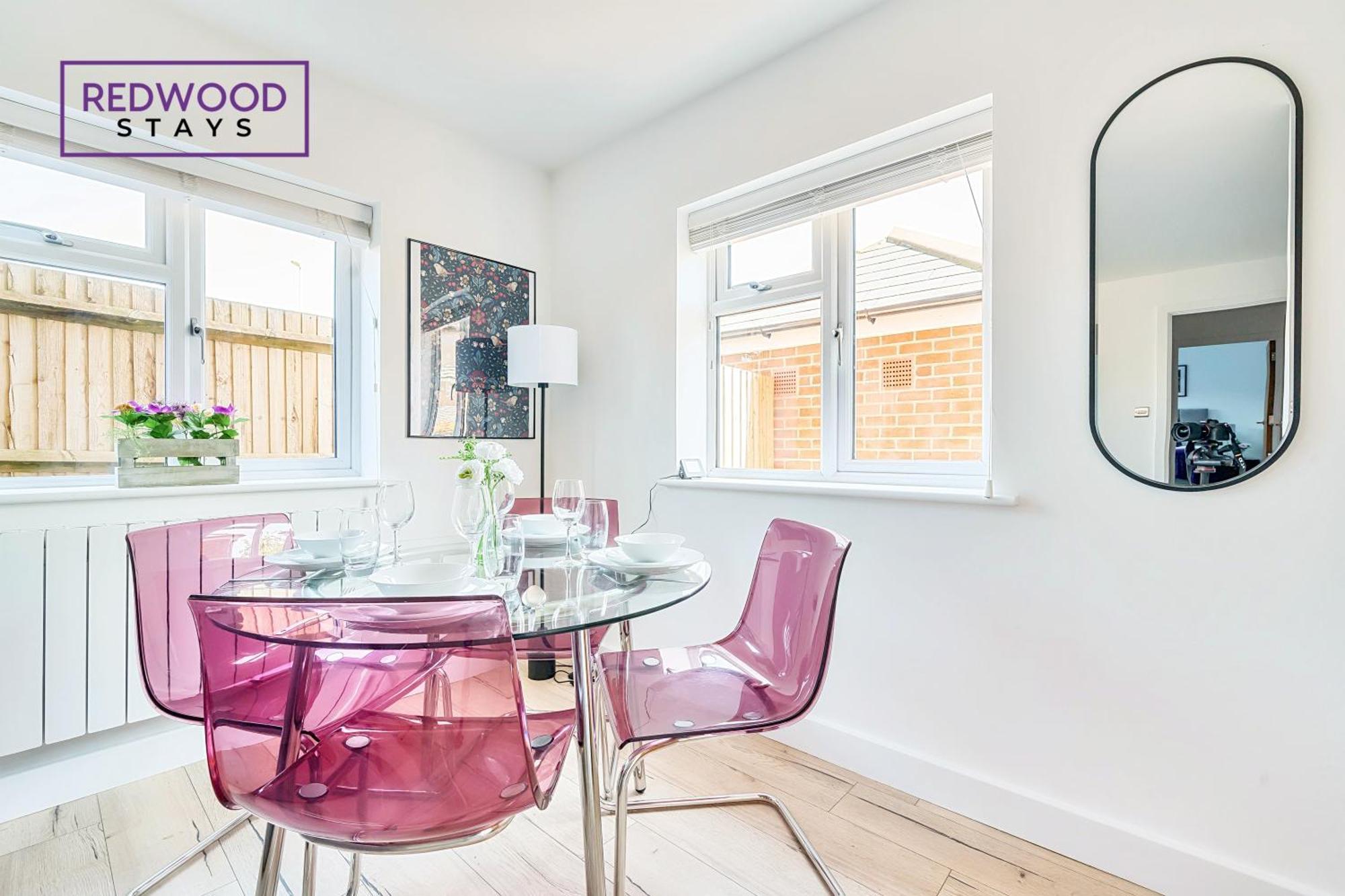 Modern Serviced Apartments For Contractors & Families With Free Parking, Wifi & Netflix By Redwood Stays Basingstoke Exterior photo
