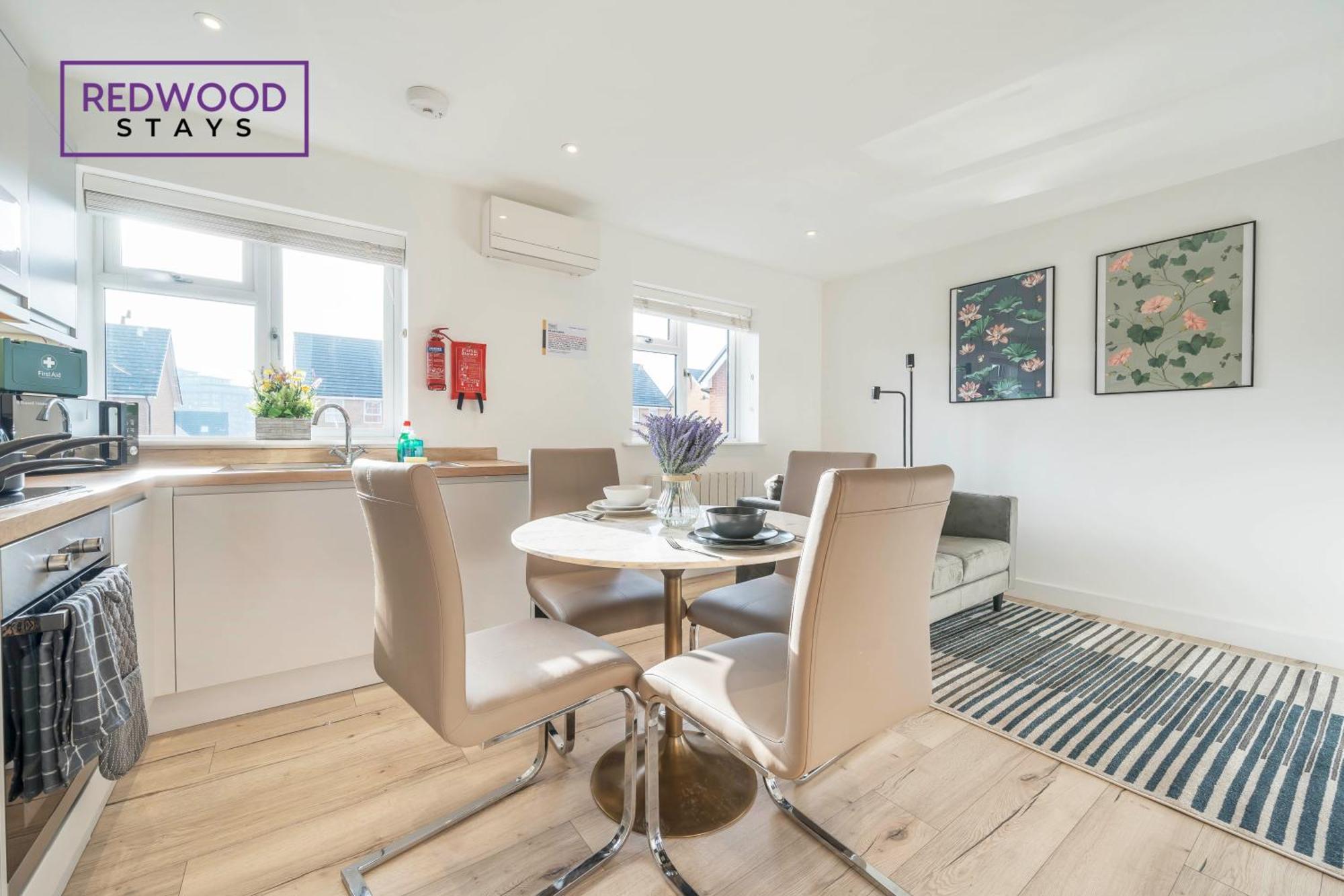 Modern Serviced Apartments For Contractors & Families With Free Parking, Wifi & Netflix By Redwood Stays Basingstoke Exterior photo