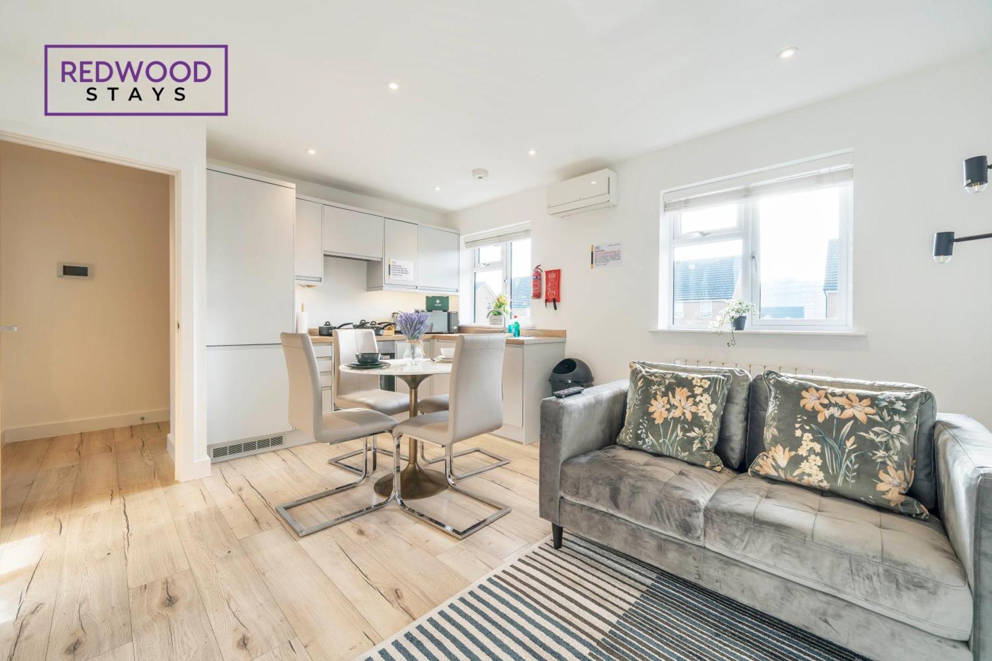 Modern Serviced Apartments For Contractors & Families With Free Parking, Wifi & Netflix By Redwood Stays Basingstoke Exterior photo