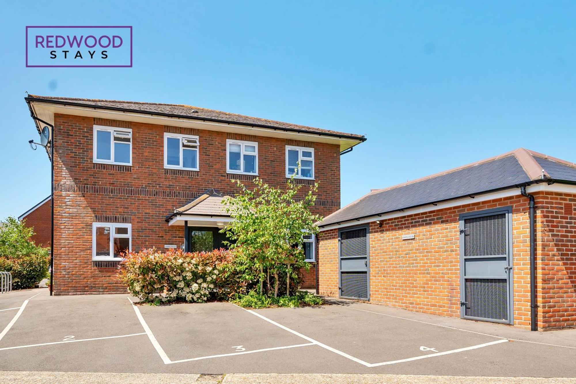 Modern Serviced Apartments For Contractors & Families With Free Parking, Wifi & Netflix By Redwood Stays Basingstoke Exterior photo