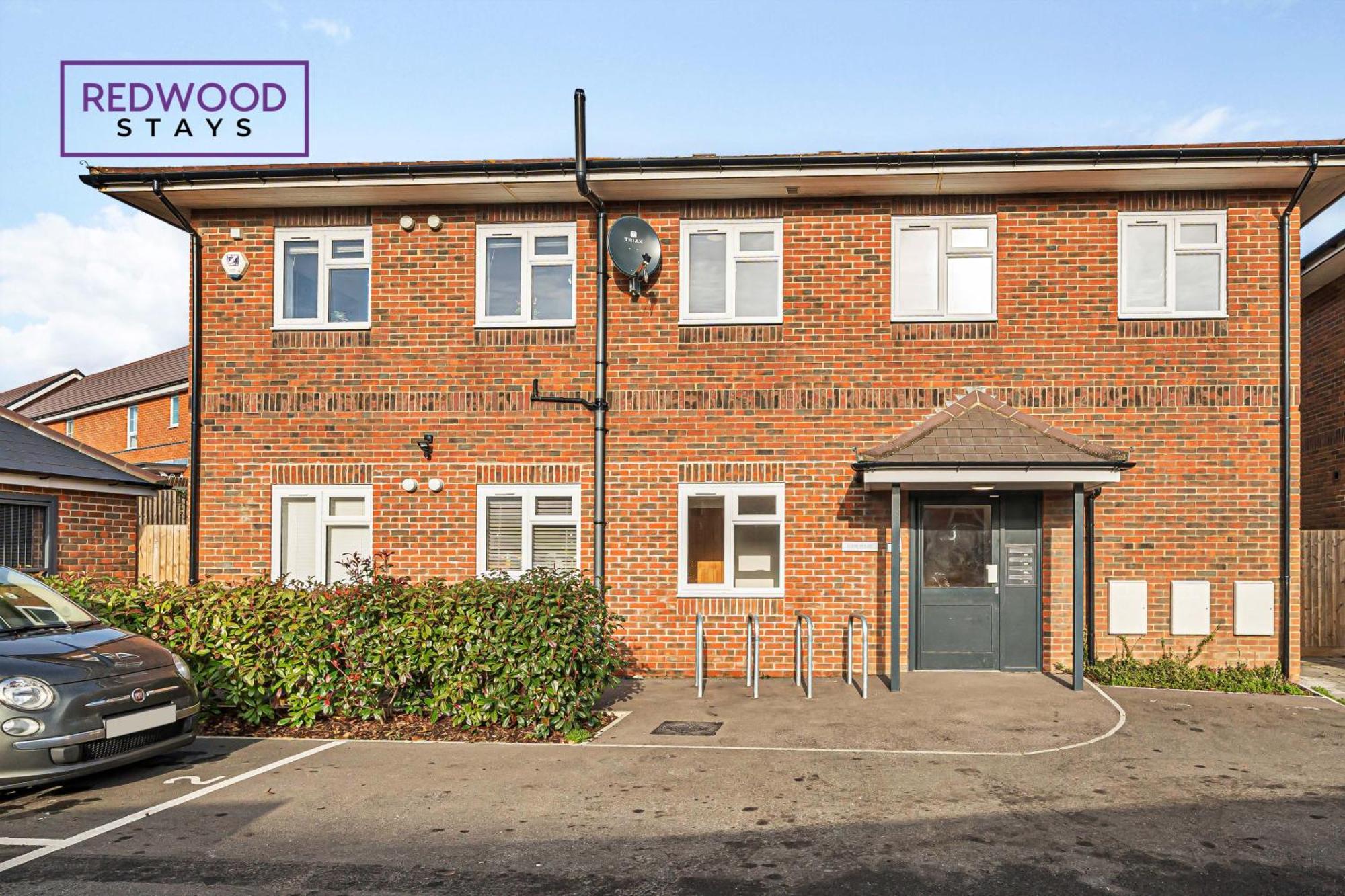 Modern Serviced Apartments For Contractors & Families With Free Parking, Wifi & Netflix By Redwood Stays Basingstoke Exterior photo
