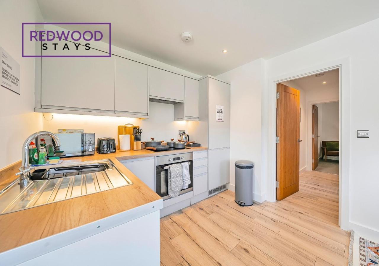 Modern Serviced Apartments For Contractors & Families With Free Parking, Wifi & Netflix By Redwood Stays Basingstoke Exterior photo