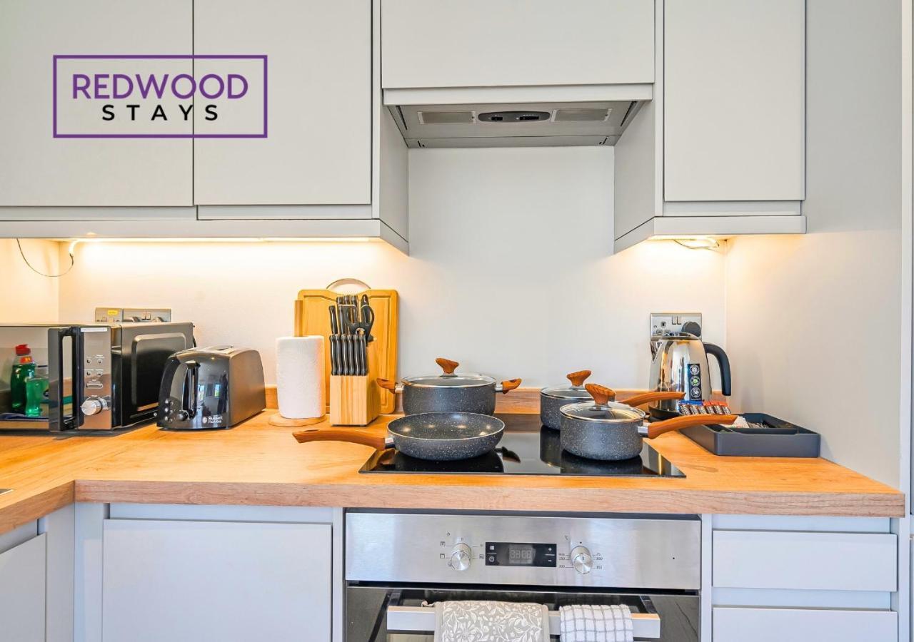 Modern Serviced Apartments For Contractors & Families With Free Parking, Wifi & Netflix By Redwood Stays Basingstoke Exterior photo