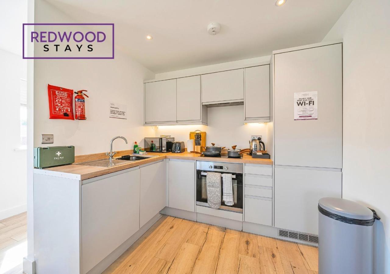Modern Serviced Apartments For Contractors & Families With Free Parking, Wifi & Netflix By Redwood Stays Basingstoke Exterior photo