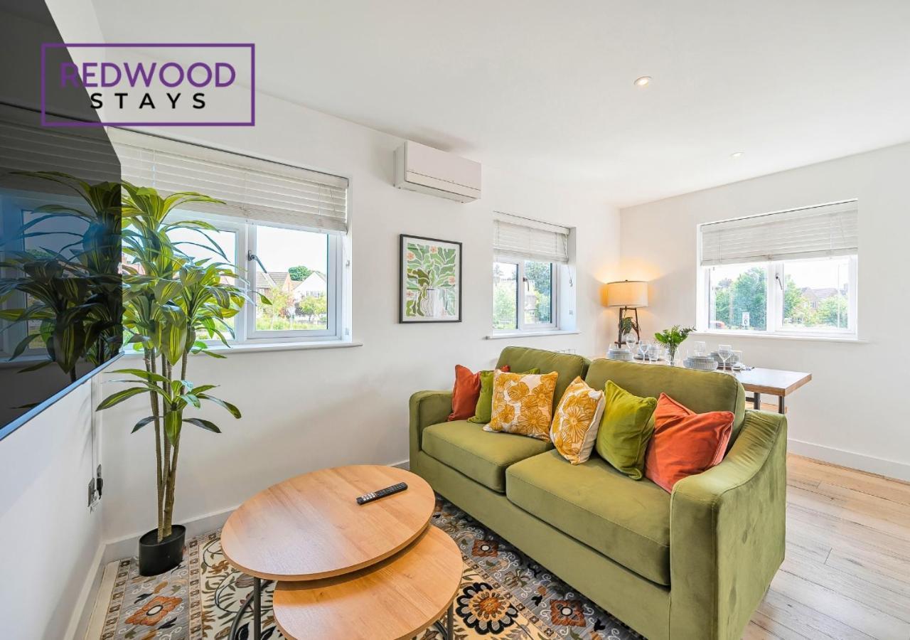 Modern Serviced Apartments For Contractors & Families With Free Parking, Wifi & Netflix By Redwood Stays Basingstoke Exterior photo