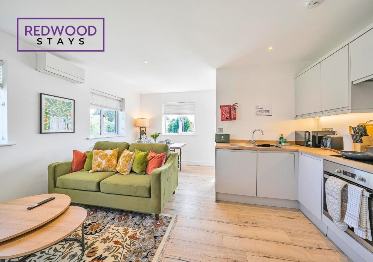 Modern Serviced Apartments For Contractors & Families With Free Parking, Wifi & Netflix By Redwood Stays Basingstoke Exterior photo